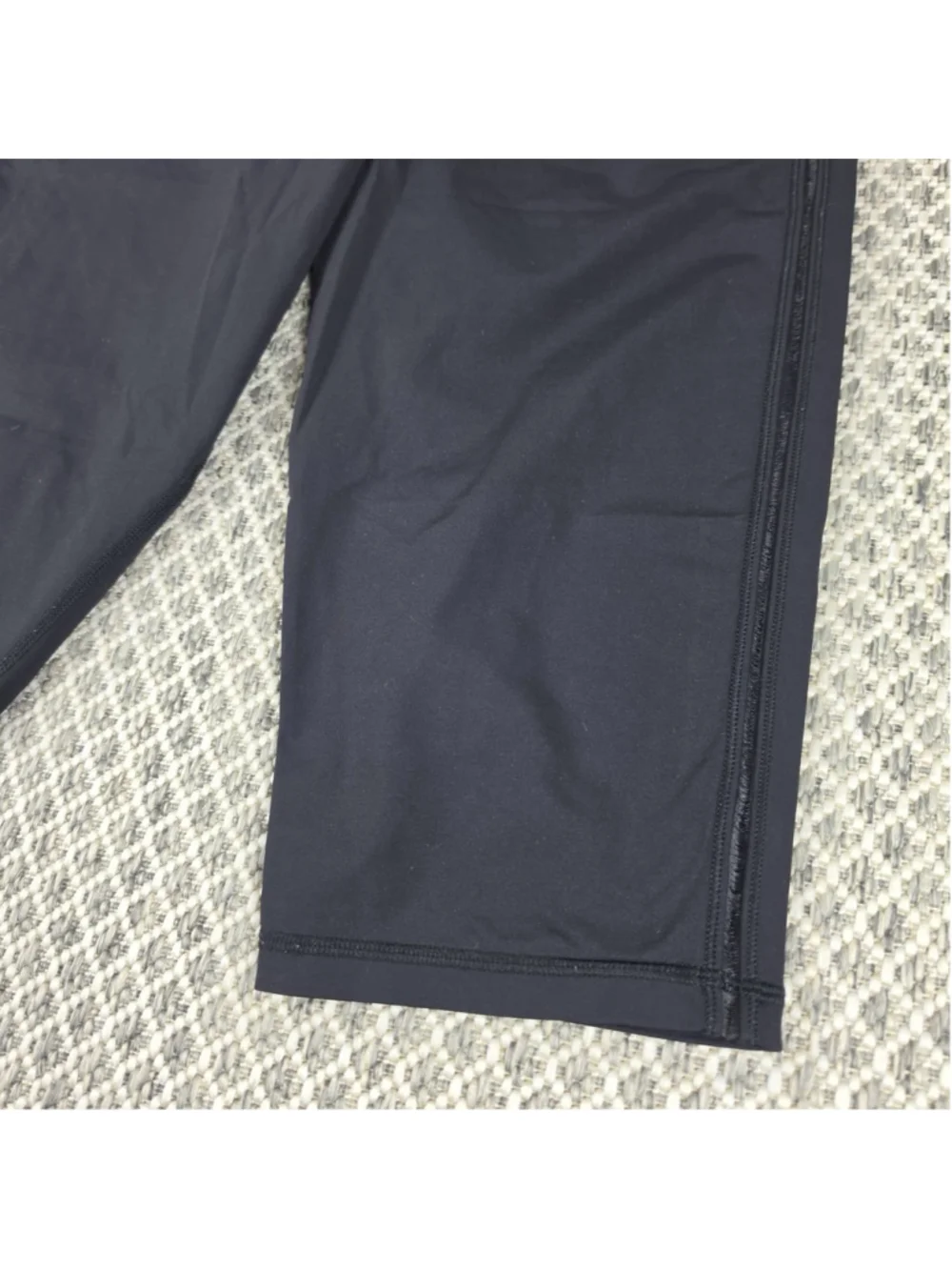 Lululemon Black Cropped Wide Leg Athletic Pants Women’s Size 4 Zip Side - Picture 4 of 10